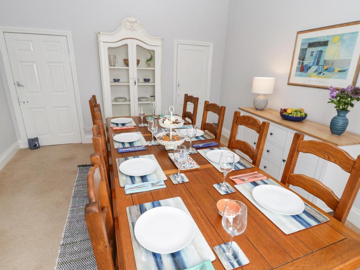 Regent House Apartment Скарбъро Екстериор снимка