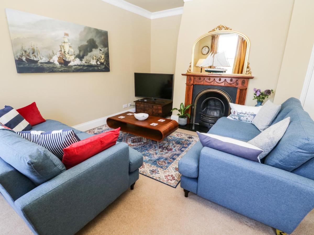 Regent House Apartment Скарбъро Екстериор снимка