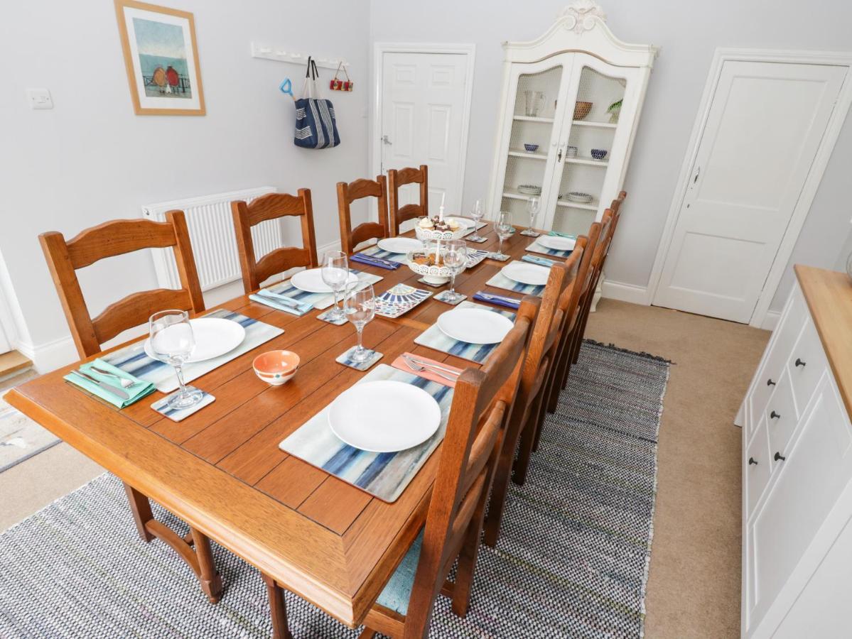 Regent House Apartment Скарбъро Екстериор снимка