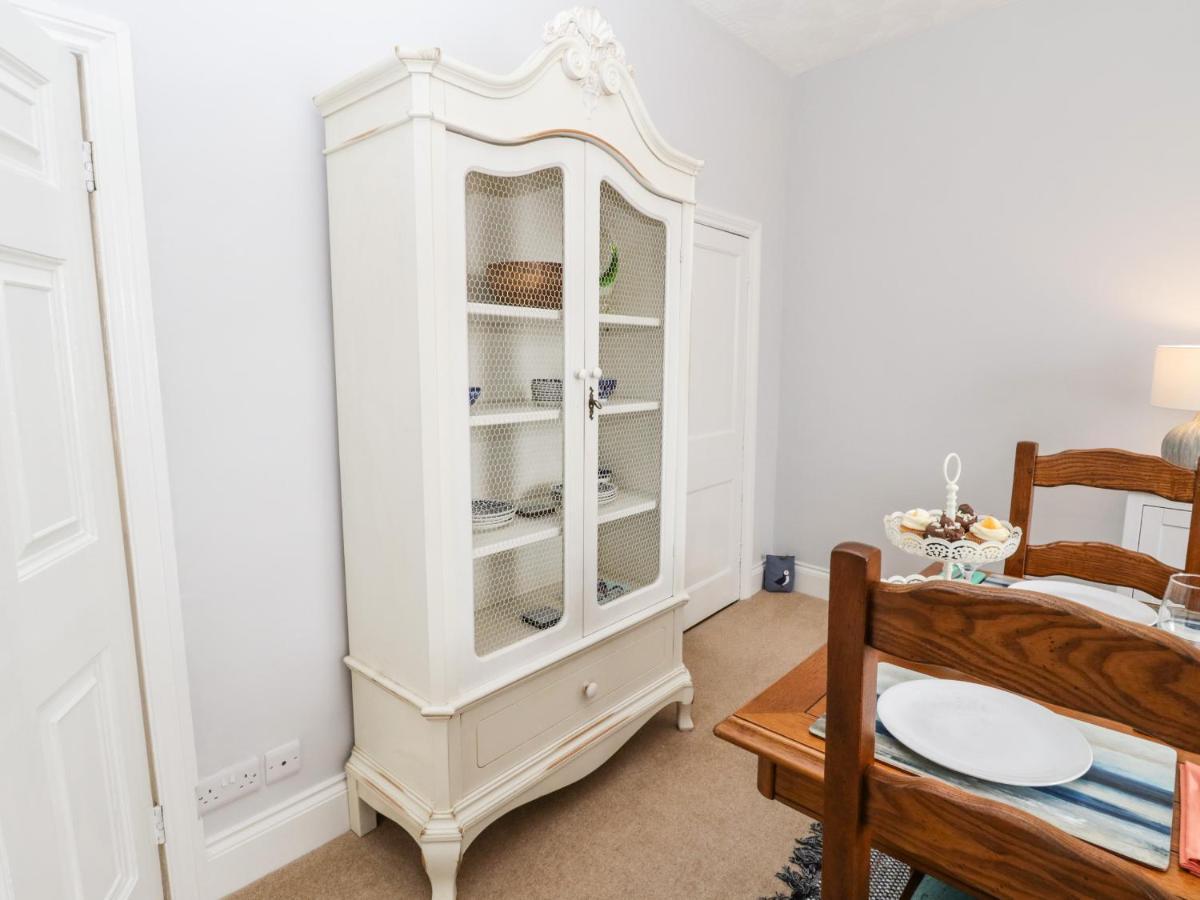 Regent House Apartment Скарбъро Екстериор снимка