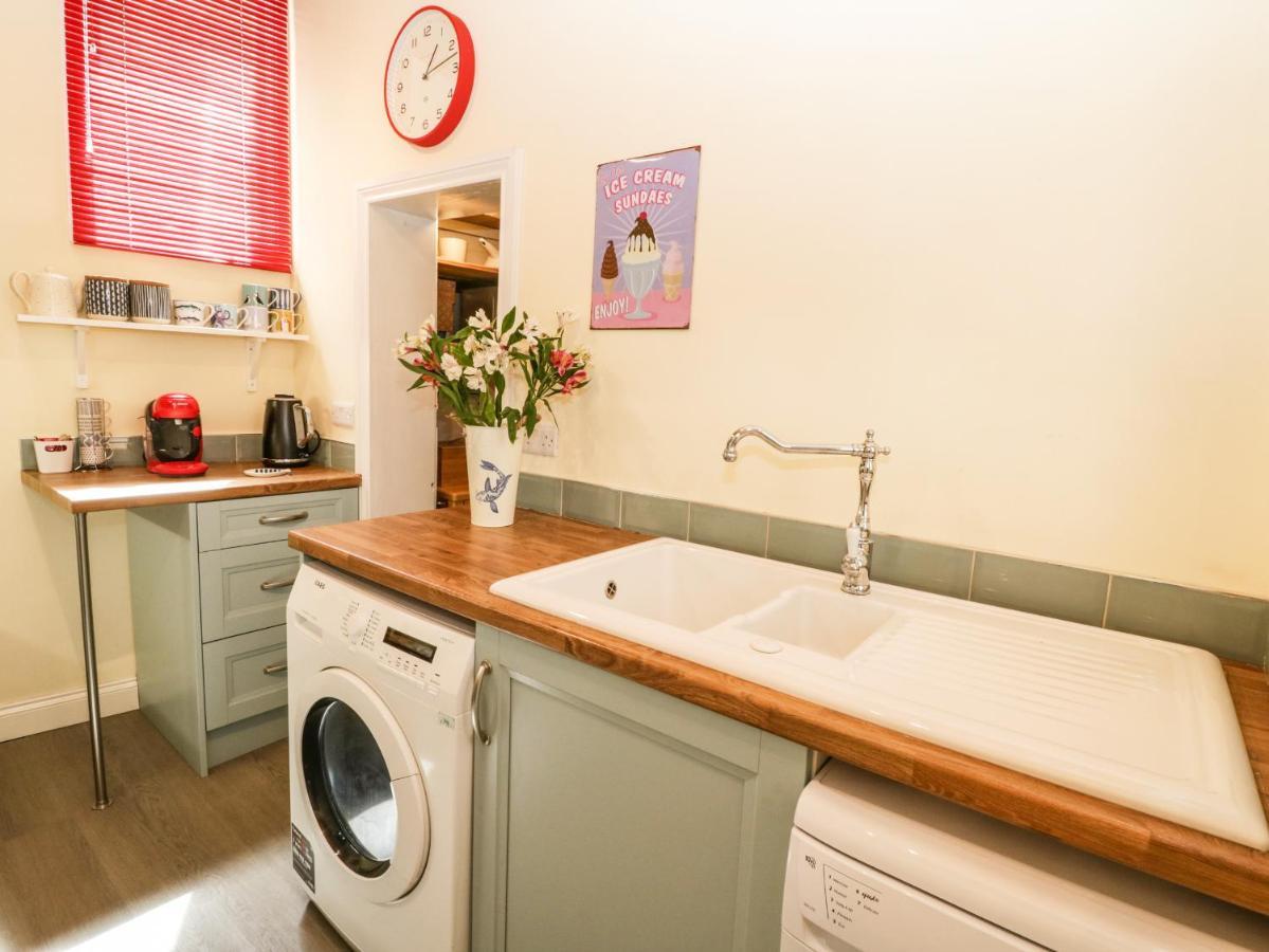 Regent House Apartment Скарбъро Екстериор снимка