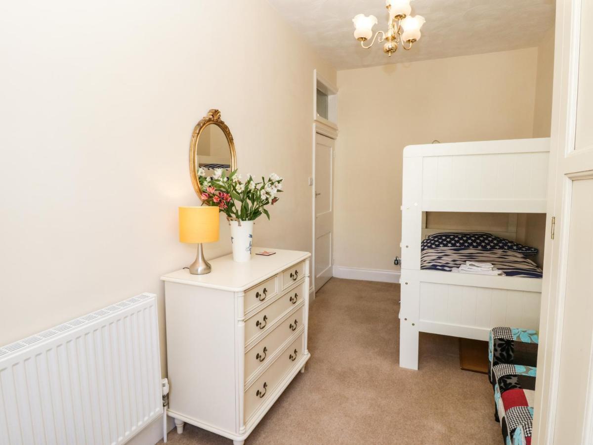 Regent House Apartment Скарбъро Екстериор снимка