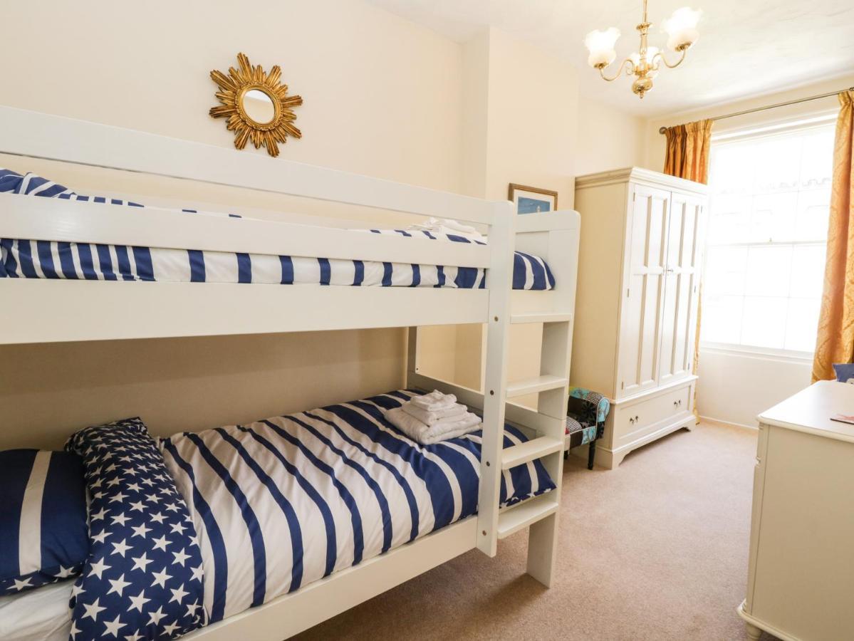 Regent House Apartment Скарбъро Екстериор снимка