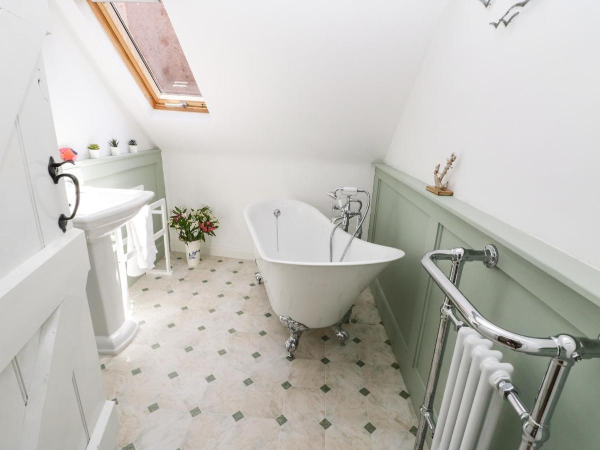 Regent House Apartment Скарбъро Екстериор снимка